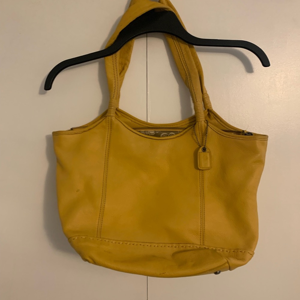VERY NICE CLARK LARGE LEATHER TOTE